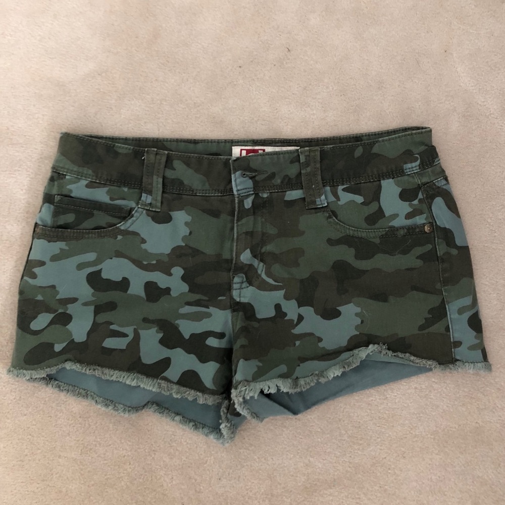 FITS LIKE SIZE 6: Camouflage Jean Shorts